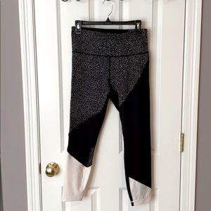 Lululemon black and white leggings size 10